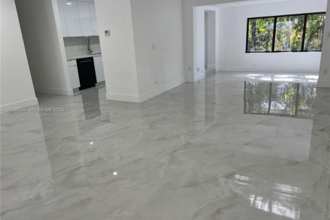 Villa ou maison à vendre à West Miami, Floride: 4 chambres, 186.27 m2 № 2076097 - photo 5