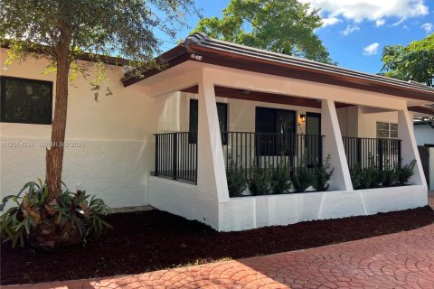 Villa ou maison à vendre à West Miami, Floride: 4 chambres, 186.27 m2 № 2076097 - photo 2
