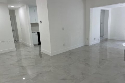 Villa ou maison à vendre à West Miami, Floride: 4 chambres, 186.27 m2 № 2076097 - photo 7