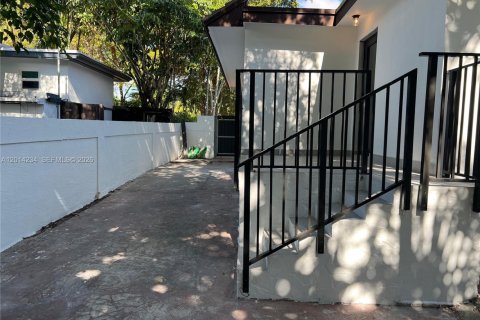 Villa ou maison à vendre à West Miami, Floride: 4 chambres, 186.27 m2 № 2076097 - photo 25