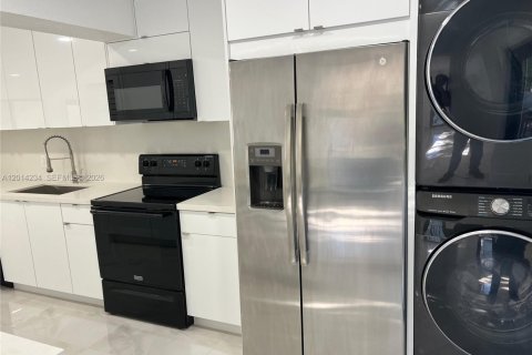 Villa ou maison à vendre à West Miami, Floride: 4 chambres, 186.27 m2 № 2076097 - photo 11