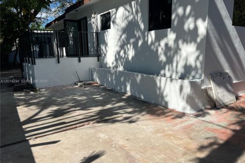 Villa ou maison à vendre à West Miami, Floride: 4 chambres, 186.27 m2 № 2076097 - photo 24