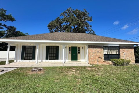 Commercial property in Eustis, Florida № 1901303 - photo 9