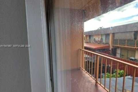 Appartement à louer à Miami, Floride: 2 chambres, 59.36 m2 № 2004002 - photo 10