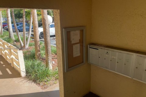 Condo in Coral Springs, Florida, 2 bedrooms  № 1830198 - photo 9