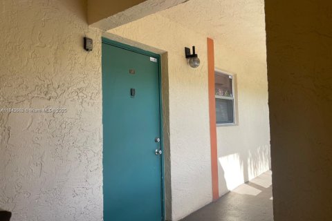 Condo in Coral Springs, Florida, 2 bedrooms  № 1830198 - photo 10