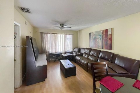 Condo in Coral Springs, Florida, 2 bedrooms  № 1830198 - photo 16