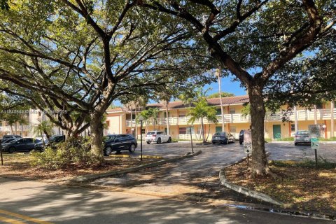 Condo in Coral Springs, Florida, 2 bedrooms  № 1830198 - photo 6