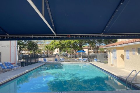 Condo in Coral Springs, Florida, 2 bedrooms  № 1830198 - photo 8