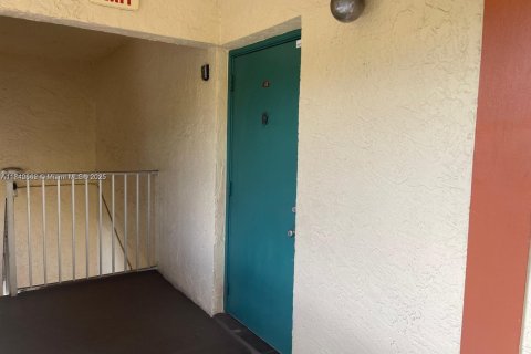 Condo in Coral Springs, Florida, 2 bedrooms  № 1830198 - photo 12