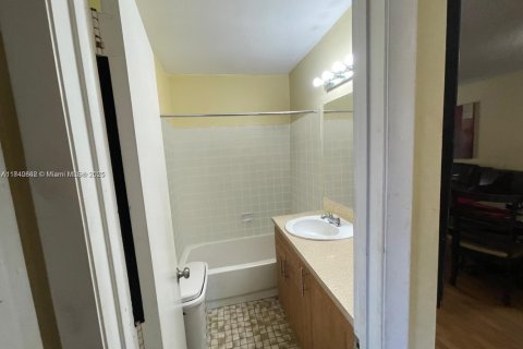 Condo in Coral Springs, Florida, 2 bedrooms  № 1830198 - photo 14