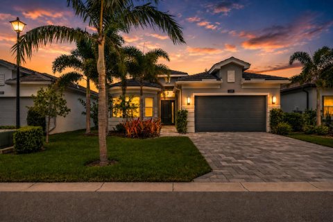 House in Boynton Beach, Florida 3 bedrooms, 224.73 sq.m. № 2245816 - photo 3