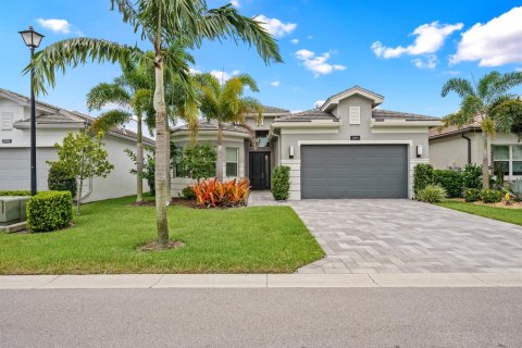 House in Boynton Beach, Florida 3 bedrooms, 224.73 sq.m. № 2245816 - photo 2