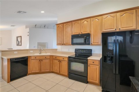 Condo in Davenport, Florida, 3 bedrooms  № 1573577 - photo 2
