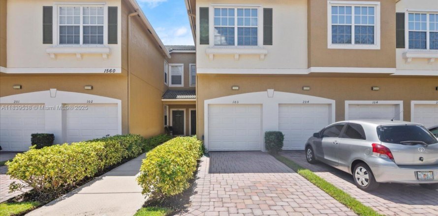 Townhouse in Stuart, Florida 3 bedrooms, 164.99 sq.m. № 1828288