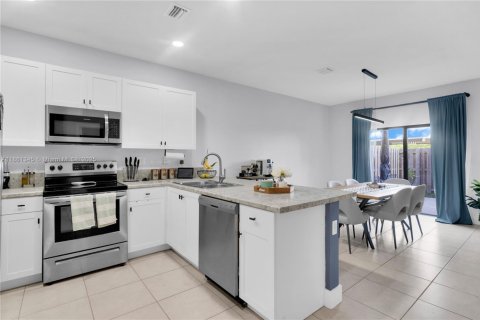 House in Homestead, Florida 3 bedrooms, 157.66 sq.m. № 1892126 - photo 17