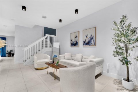 House in Homestead, Florida 3 bedrooms, 157.66 sq.m. № 1892126 - photo 5