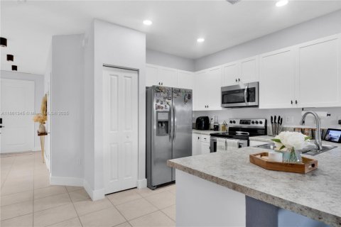 House in Homestead, Florida 3 bedrooms, 157.66 sq.m. № 1892126 - photo 14