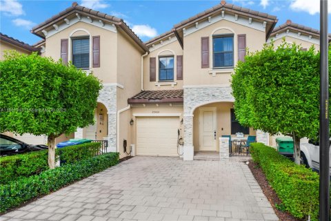 House in Homestead, Florida 3 bedrooms, 157.66 sq.m. № 1892126 - photo 2