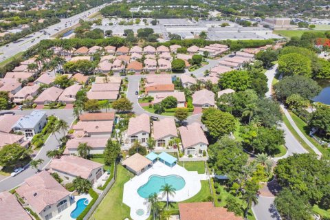 House in Boca Raton, Florida 3 bedrooms, 177.91 sq.m. № 1185371 - photo 1