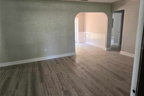 Casa en alquiler en Tampa, Florida, 4 dormitorios, 87.7 m2 № 1898486 - foto 4