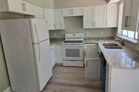 Casa en alquiler en Tampa, Florida, 4 dormitorios, 87.7 m2 № 1898486 - foto 17