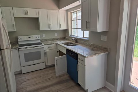 Casa en alquiler en Tampa, Florida, 4 dormitorios, 87.7 m2 № 1898486 - foto 14