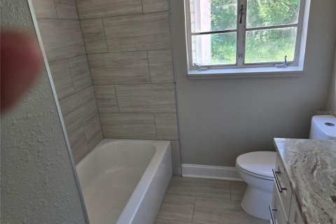 Casa en alquiler en Tampa, Florida, 4 dormitorios, 87.7 m2 № 1898486 - foto 10