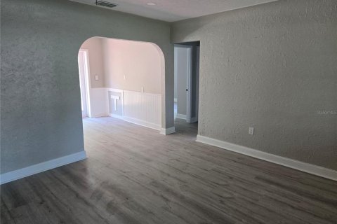 Casa en alquiler en Tampa, Florida, 4 dormitorios, 87.7 m2 № 1898486 - foto 5