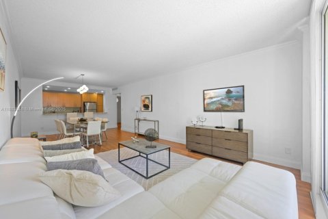 Condo in Sunny Isles Beach, Florida, 1 bedroom  № 1929816 - photo 3