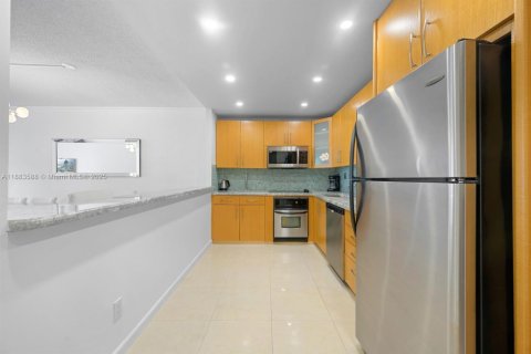 Condo in Sunny Isles Beach, Florida, 1 bedroom  № 1929816 - photo 9