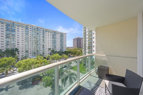 Condo in Sunny Isles Beach, Florida, 1 bedroom  № 1929816 - photo 2