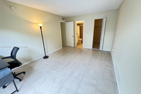 Condo in West Palm Beach, Florida, 2 bedrooms  № 2076210 - photo 18