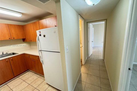 Condo in West Palm Beach, Florida, 2 bedrooms  № 2076210 - photo 11