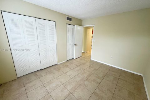 Condo in West Palm Beach, Florida, 2 bedrooms  № 2076210 - photo 20