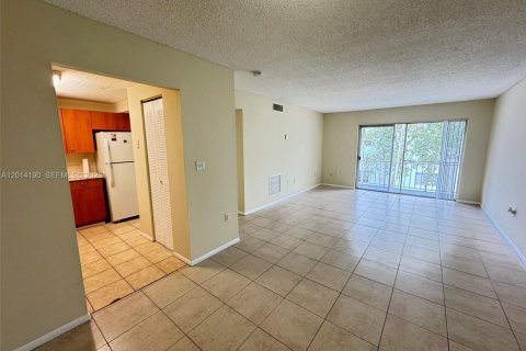 Condo in West Palm Beach, Florida, 2 bedrooms  № 2076210 - photo 8