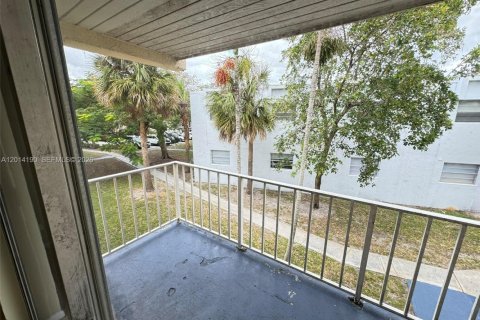 Condo in West Palm Beach, Florida, 2 bedrooms  № 2076210 - photo 10