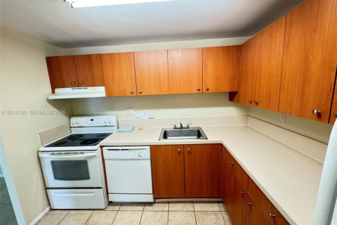 Condo in West Palm Beach, Florida, 2 bedrooms  № 2076210 - photo 7