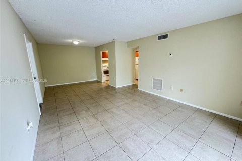 Condo in West Palm Beach, Florida, 2 bedrooms  № 2076210 - photo 9