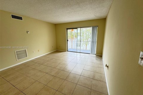 Condo in West Palm Beach, Florida, 2 bedrooms  № 2076210 - photo 3