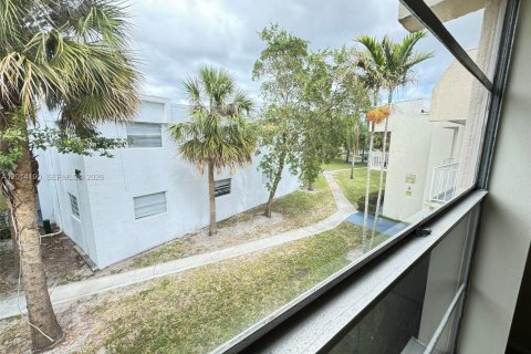 Condo in West Palm Beach, Florida, 2 bedrooms  № 2076210 - photo 19