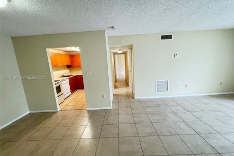 Condo in West Palm Beach, Florida, 2 bedrooms  № 2076210 - photo 5