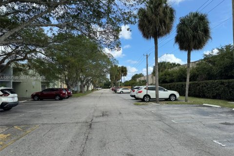 Condo in West Palm Beach, Florida, 2 bedrooms  № 2076210 - photo 23