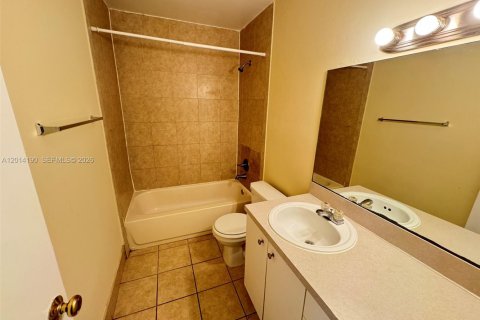 Condo in West Palm Beach, Florida, 2 bedrooms  № 2076210 - photo 13