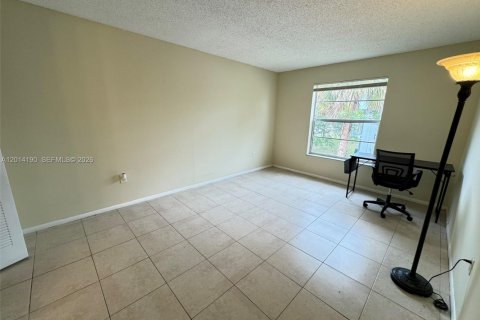 Condo in West Palm Beach, Florida, 2 bedrooms  № 2076210 - photo 14