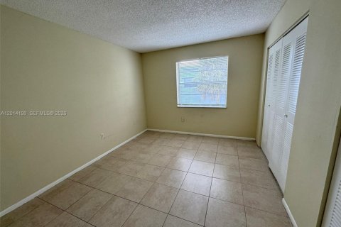 Condo in West Palm Beach, Florida, 2 bedrooms  № 2076210 - photo 12
