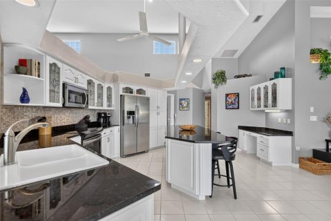 Villa ou maison à vendre à Sarasota, Floride: 3 chambres, 298.22 m2 № 2427187 - photo 13