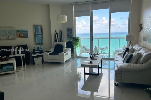 Condominio en alquiler en Hollywood, Florida, 1 dormitorio, 99.41 m2 № 2088444 - foto 3
