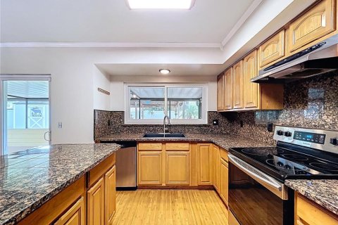 Casa en venta en Tampa, Florida, 4 dormitorios, 186.55 m2 № 1805187 - foto 16
