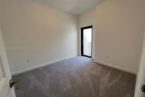 Купить таунхаус в Майами, Флорида 3 спальни, 138.98м2, № 2077173 - фото 13